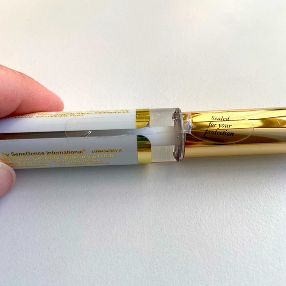 LipSense Ooops remover, clear color remover - Picture 3 of 3